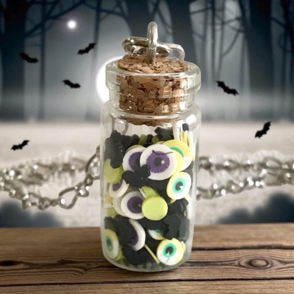 🆕 Eyeballs and Bats in a Jar Pendant Necklace Stainless Steel